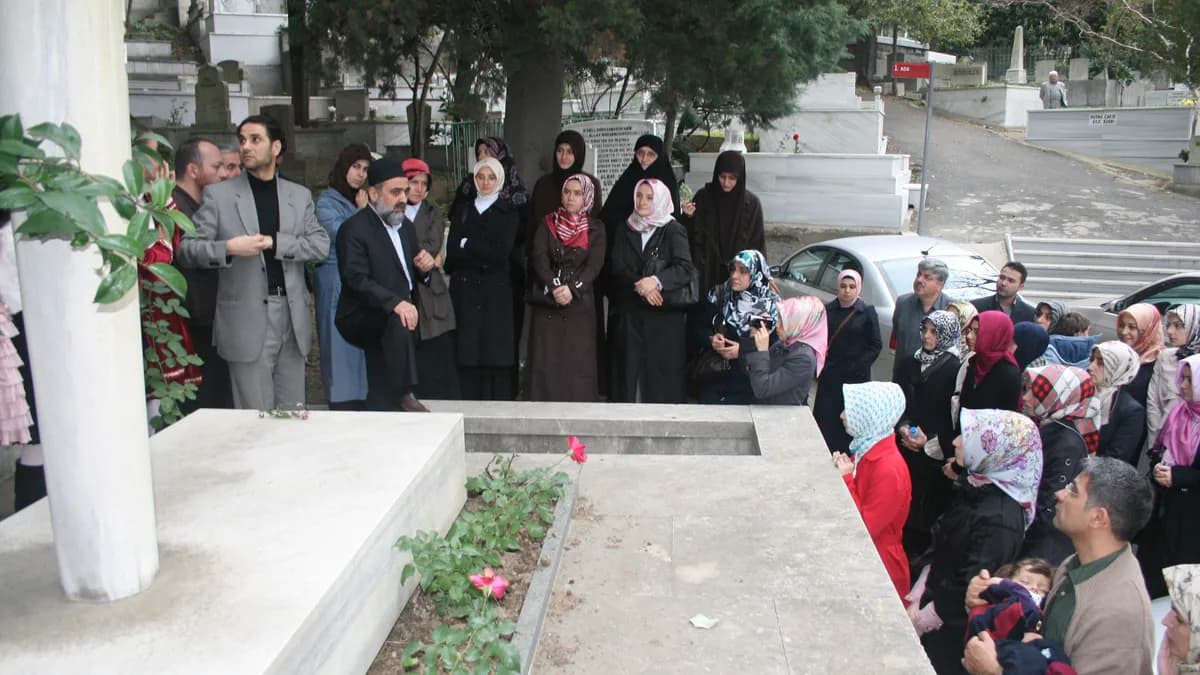 Edirnekapı Şehitliği Bayramlaşması — BİKSAD arşivinden fotoğraf