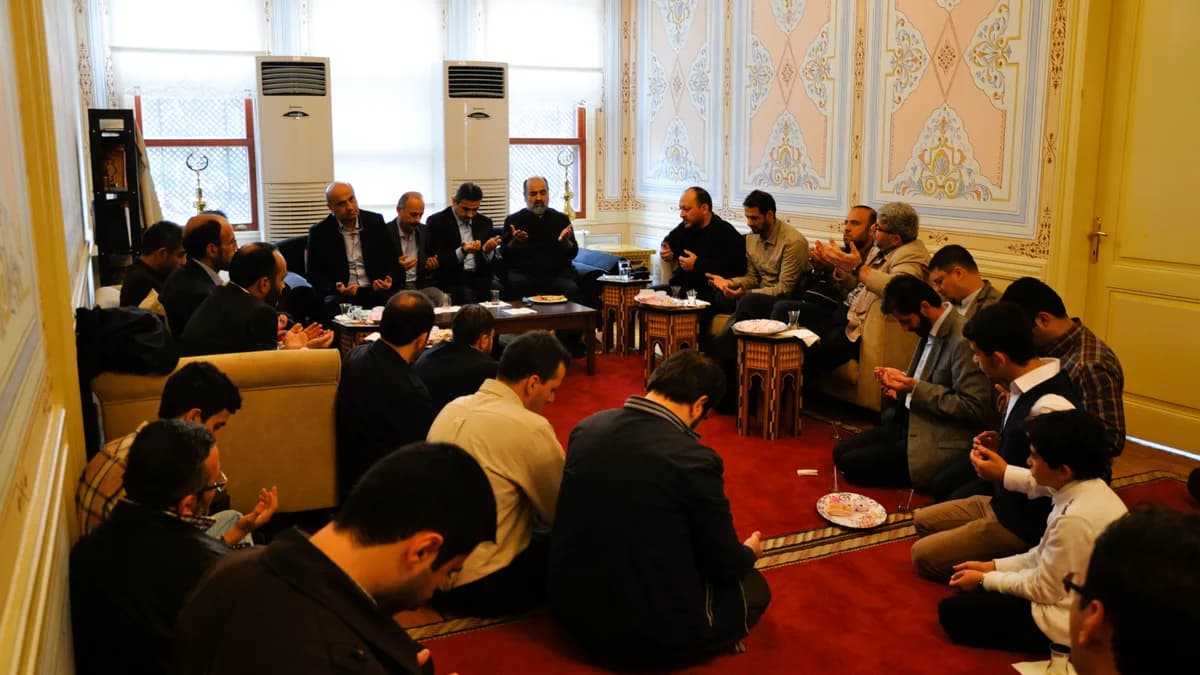 Sümbül Efendi Camii ve Tekkesi Bayramlaşması — BİKSAD arşivinden fotoğraf