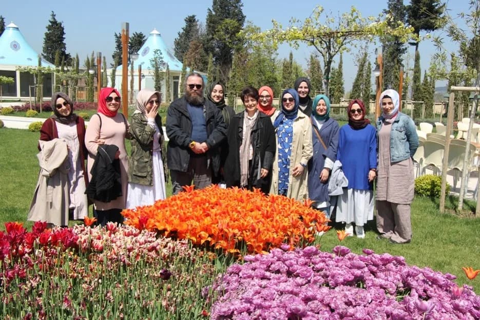 Aslıhan Özel ve Özer Özel Gruplarının Sohbet Buluşması — BİKSAD arşivinden fotoğraf
