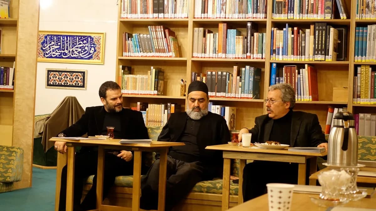 Mahmut Erol Kılıç ve Hüseyin Kutlu Sohbeti — BİKSAD arşivinden fotoğraf